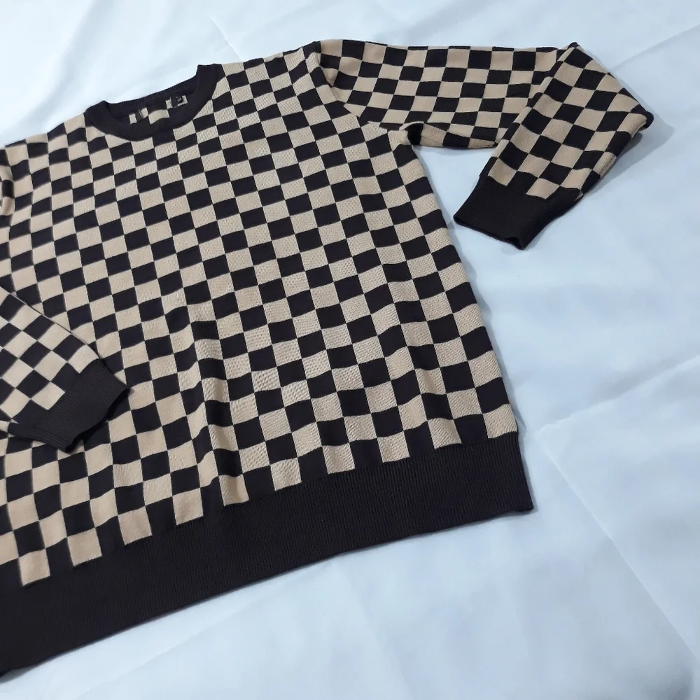 Checkered Brown and Tan Unisex Sweater Size Large Fully lined Soft Material
